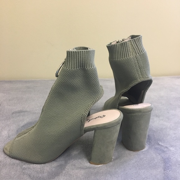 Army Green Peep Toe Heels - Picture 4 of 4